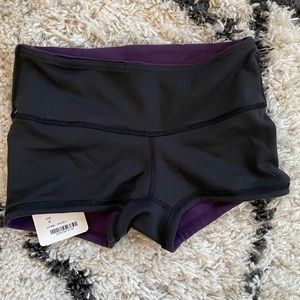 Lululemon Boogie Short Size 4 - reversible